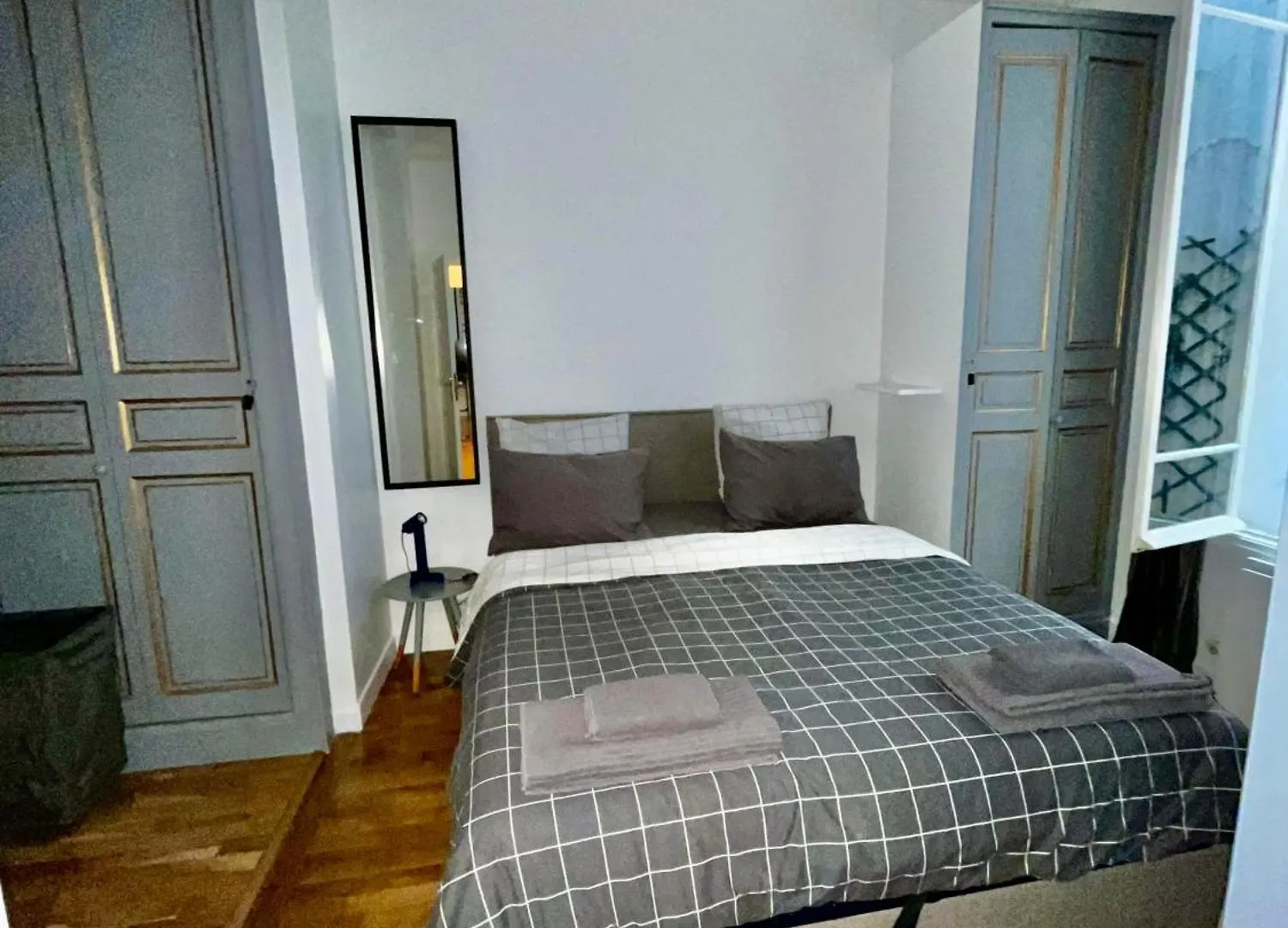 Διαμέρισμα 2 Bedroom With Spacious Terrace Minutes From Champs Elysees
